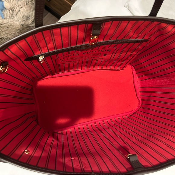 LV Neverfull Damier Ebene MM - Red Cherry Lining | Like-New | Investment Piece - Picture 4 of 7